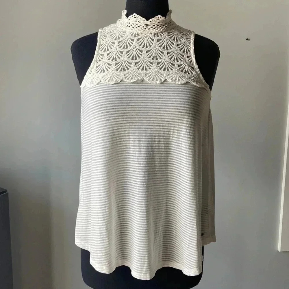 O’Neill Sleeveless High collar  top
